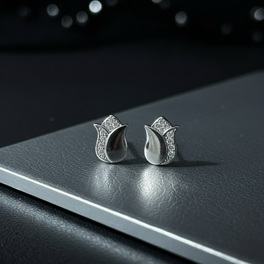 Dutch Rose Elegant Stud | Silver 925 | Rhodium Polish