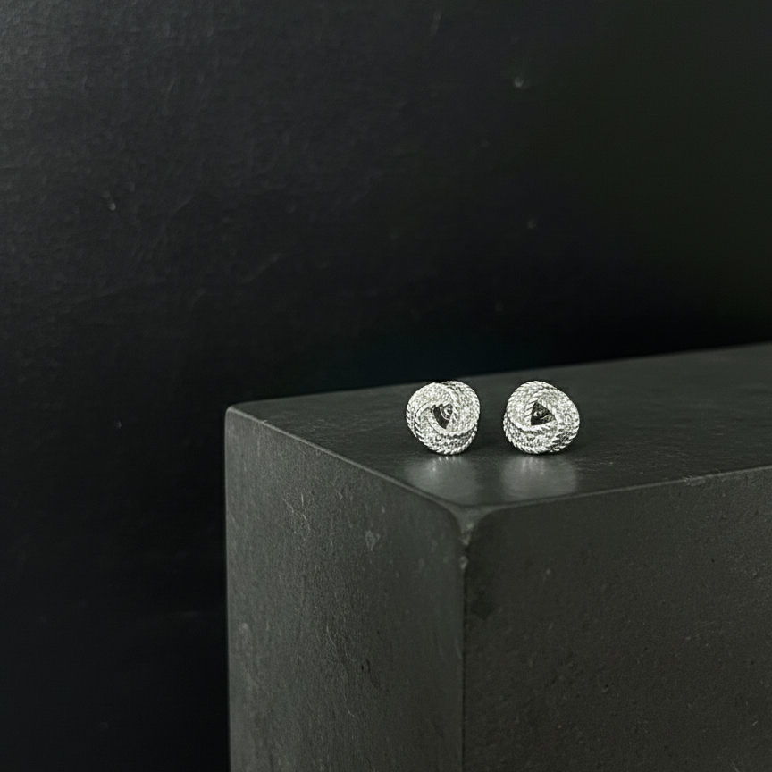 Infinity Knot Stud | Silver 925 | Rhodium Polish