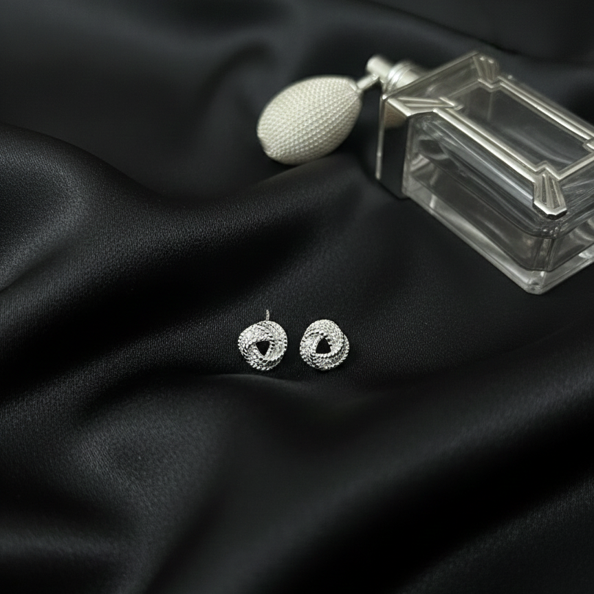 Infinity Knot Stud | Silver 925 | Rhodium Polish